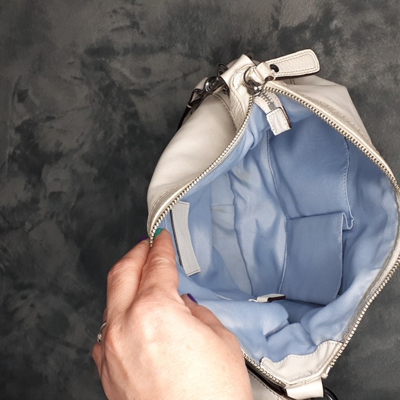 Coach~Chelsea Ivory Hobo - Picture 4 of 6